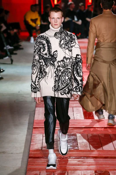 Look 18